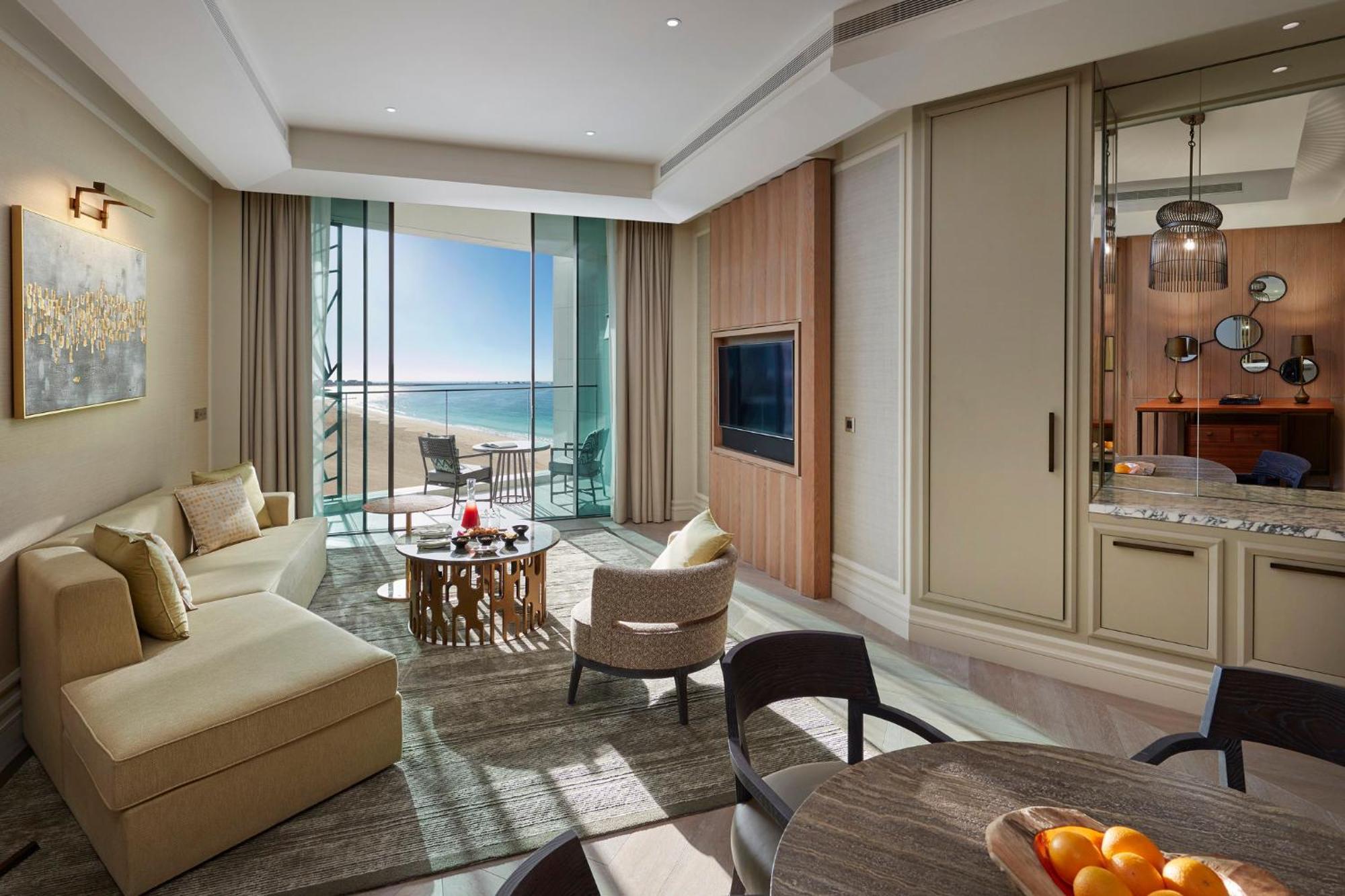 Mandarin Oriental Jumeira, Dubaj Kültér fotó A living room at the Ritz-Carlton, DIFC