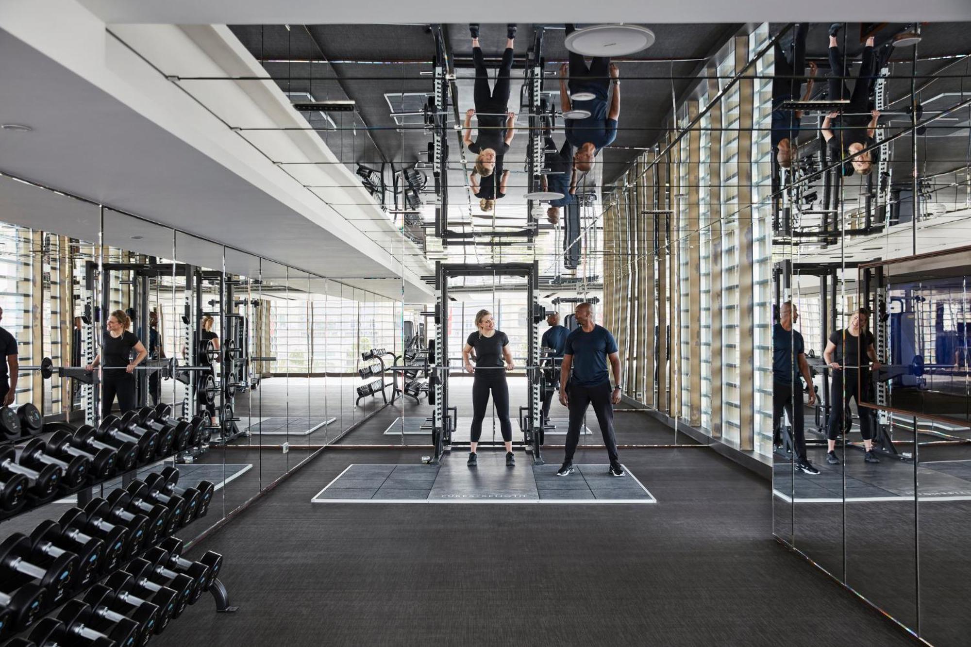 Mandarin Oriental Jumeira, Dubaj Kültér fotó The gym at The Ivy Collection